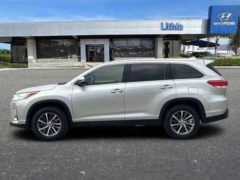 Used 2019 Toyota Highlander XLE image 5
