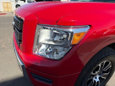 Used 2021 Nissan Titan SV w/ SV Convenience Package RWD image 9
