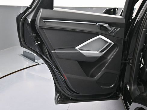 Used 2022 Audi Q3 2.0T Premium Plus w/ Premium Plus Package image 37