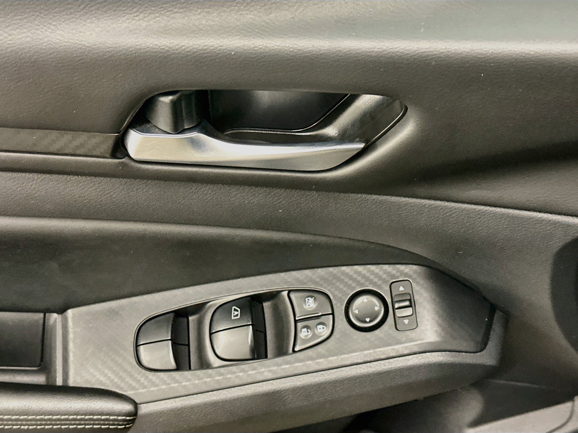 Used 2025 Nissan Altima 2.5 SV FWD image 15