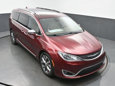 Used 2017 Chrysler Pacifica Limited FWD image 45