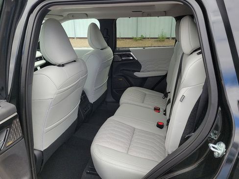 New 2025 Mitsubishi Outlander AWD image 7