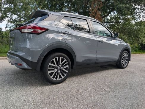 Used 2022 Nissan Kicks SV w/ Interior Electronics Package FWD image 9