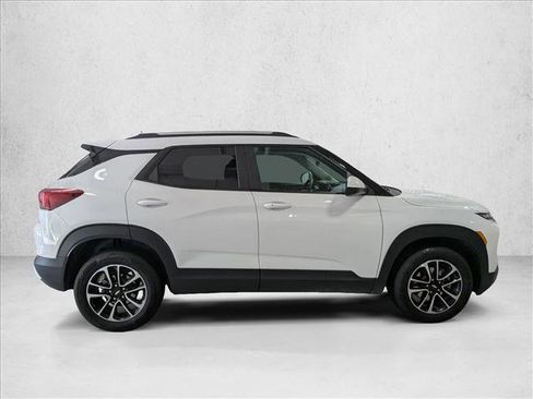 Used 2025 Chevrolet TrailBlazer LT image 4