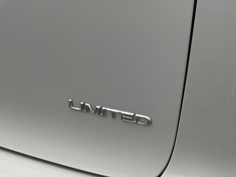 Used 2019 Chrysler Pacifica Limited FWD image 6