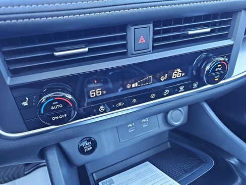 Used 2026 Nissan Rogue SV w/ SV Premium Package image 32