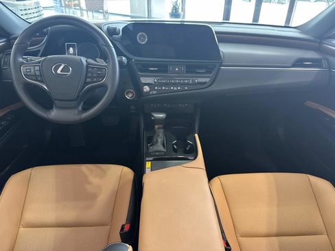 Certified 2025 Lexus ES 350 w/ Premium Package image 16