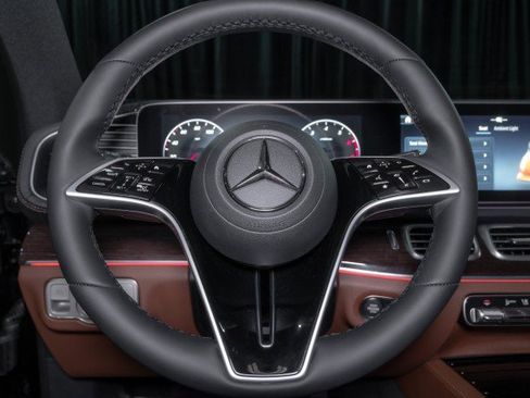 New 2026 Mercedes-Benz GLS 450 4MATIC image 23