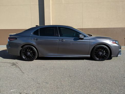 Used 2022 Toyota Camry XSE image 3