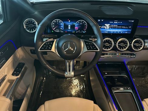Certified 2025 Mercedes-Benz GLB 250 4MATIC image 17