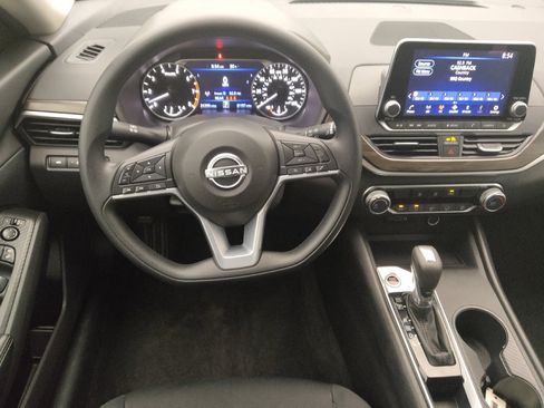 Used 2025 Nissan Altima 2.5 SV FWD image 22