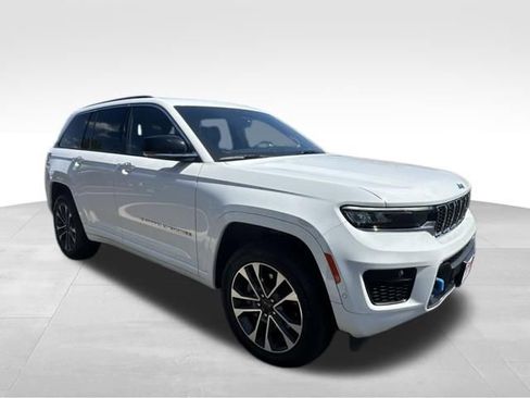 Used 2023 Jeep Grand Cherokee Overland w/ Luxury Tech Group IV AWD/4WD image 11
