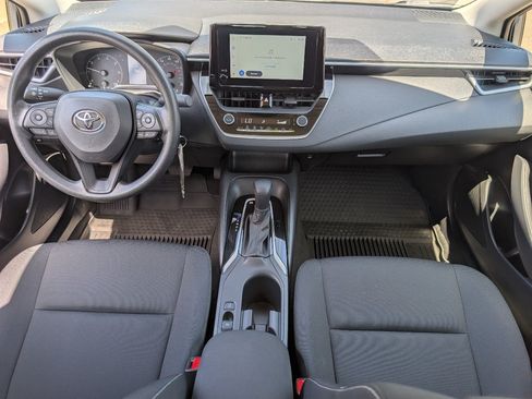 Used 2025 Toyota Corolla LE FWD image 4