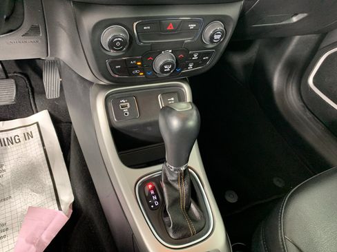Used 2019 Jeep Compass Latitude FWD image 23