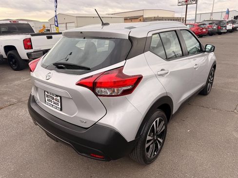 Used 2019 Nissan Kicks SV image 5