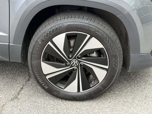 Certified 2023 Volkswagen Taos SE w/ Panoramic Sunroof Package AWD/4WD image 8