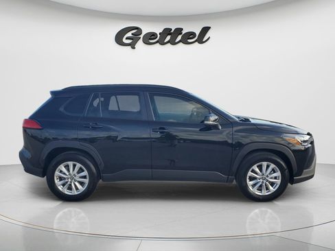 Certified 2023 Toyota Corolla Cross LE w/ Moonroof Package AWD/4WD image 3
