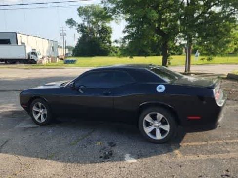 Used 2018 Dodge Challenger SXT RWD image 26