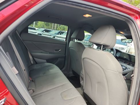 Used 2024 Hyundai Elantra SEL image 17