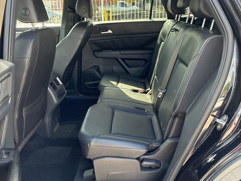 Used 2020 Volkswagen Atlas Cross Sport SE w/ Towing Package image 8