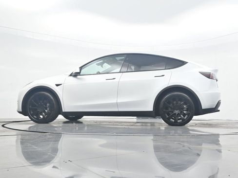 Used 2023 Tesla Model Y Long Range AWD/4WD image 31