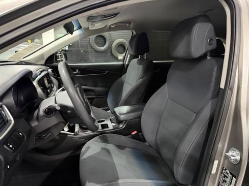 Used 2017 Kia Sorento FWD image 10
