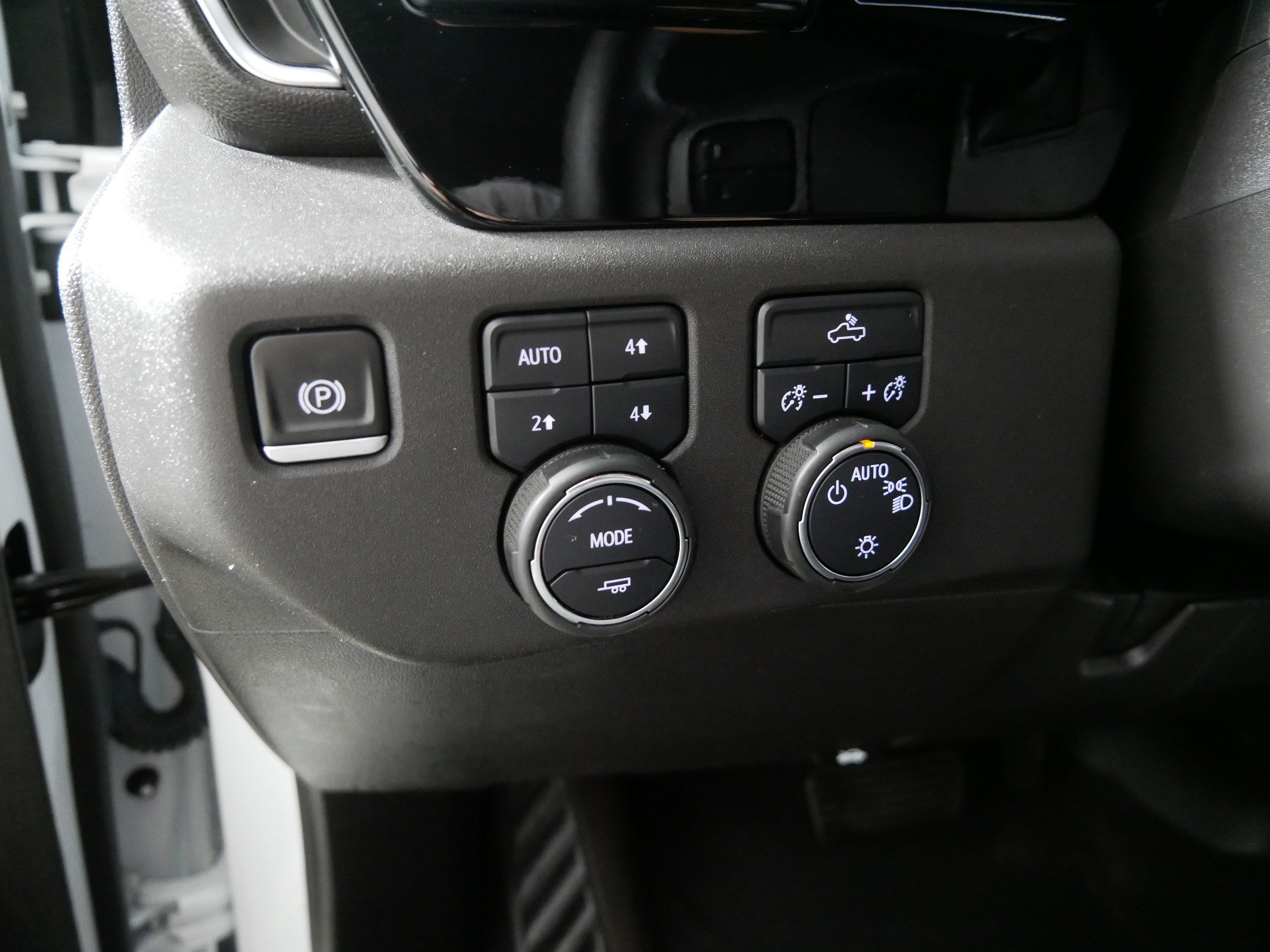 Used 2024 Chevrolet Silverado 1500 LT w/ Z71 Off-Road Package AWD/4WD image 26