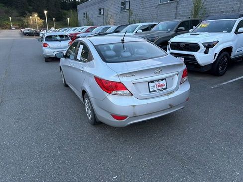 Used 2013 Hyundai Accent GLS image 3