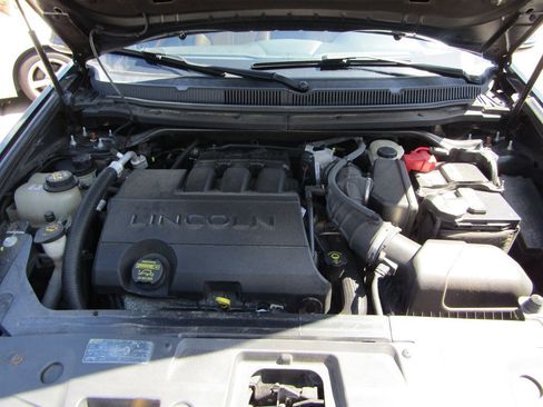 Used 2010 Lincoln MKT 2WD image 17