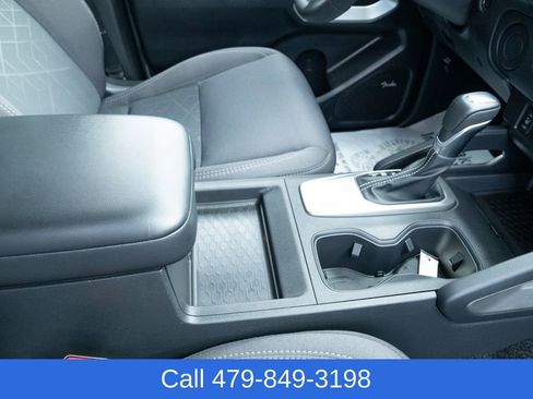 Used 2025 Nissan Frontier SV w/ SV Convenience Package image 39