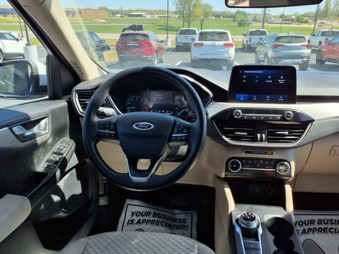 Used 2020 Ford Escape SE image 10