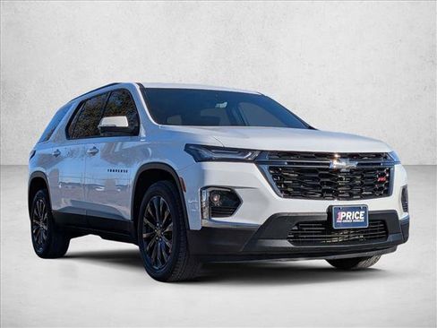 Certified 2023 Chevrolet Traverse RS image 3