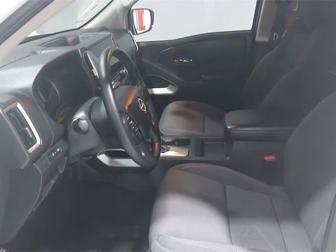 Used 2025 Nissan Frontier SV image 20