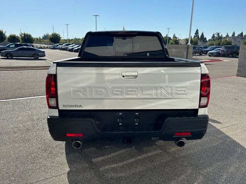 Used 2025 Honda Ridgeline Black Edition image 6