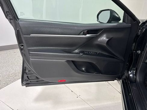 Used 2020 Toyota Camry SE FWD image 10