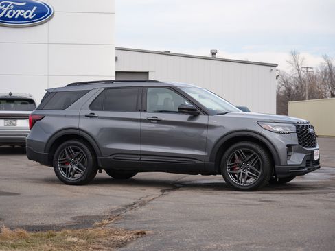 Used 2025 Ford Explorer ST-Line w/ Premium Package image 3