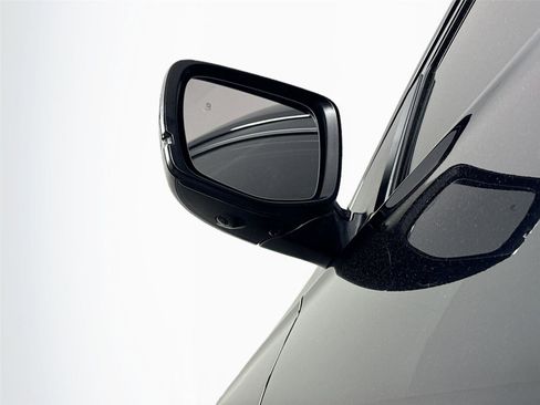 Used 2025 Honda Pilot TrailSport image 5