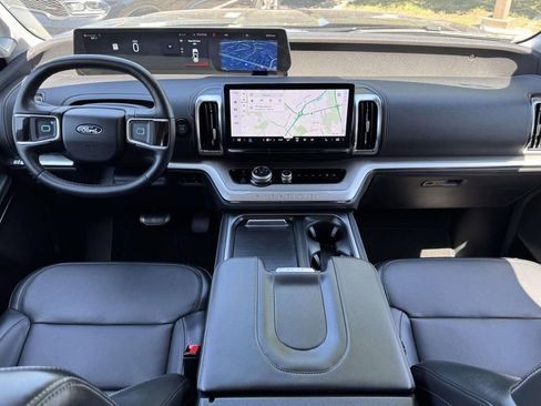 Used 2026 Ford Expedition Max Platinum AWD/4WD image 2