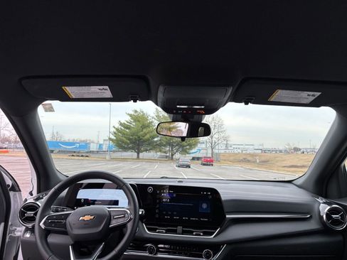 Used 2025 Chevrolet Equinox LT image 32