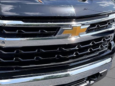 Used 2023 Chevrolet Silverado 1500 LT AWD/4WD image 29