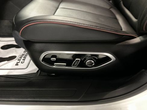 Used 2024 Jeep Wagoneer Launch Edition image 13