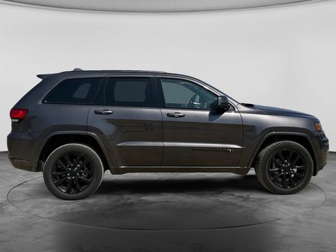 Used 2020 Jeep Grand Cherokee Altitude AWD/4WD image 11