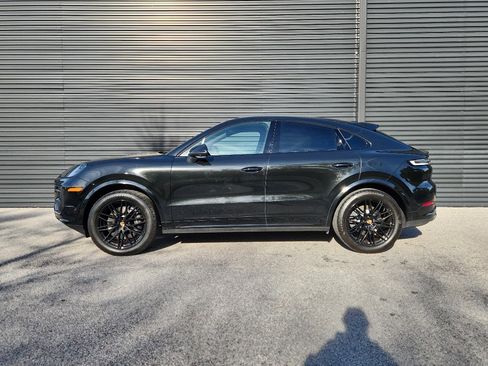 Certified 2024 Porsche Cayenne Coupe image 2