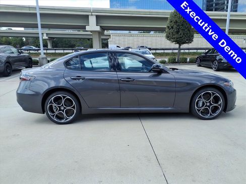 New 2025 Alfa Romeo Giulia AWD image 5