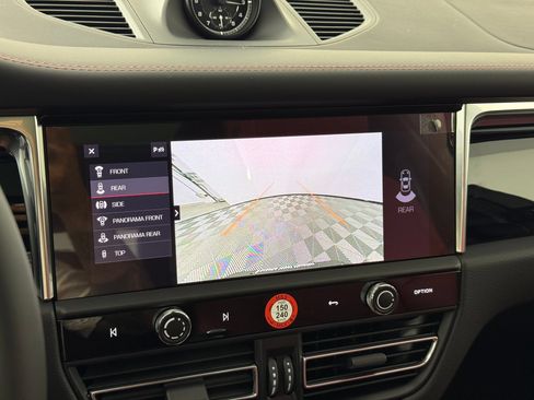 Certified 2026 Porsche Macan AWD/4WD image 25