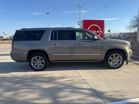 Used 2019 GMC Yukon XL Denali w/ Denali Ultimate Package image 2