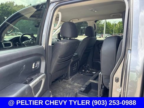 Used 2019 Nissan Titan SV w/ SV Convenience Package AWD/4WD image 20