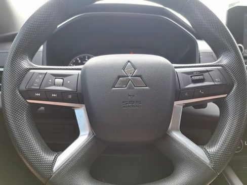Used 2024 Mitsubishi Outlander ES AWD/4WD image 12
