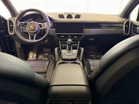Certified 2022 Porsche Cayenne AWD/4WD image 17