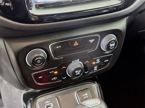 Used 2020 Jeep Compass Limited image 14